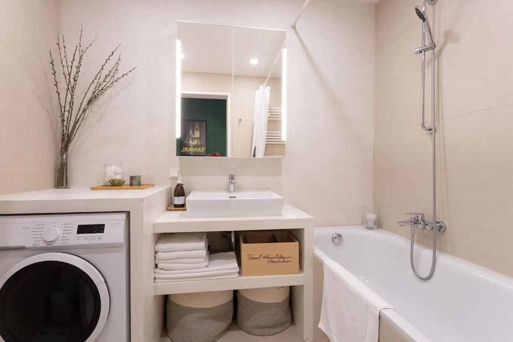 Dream Apartment - Central And Quiet With Ac And Free Parking Garage Wien Eksteriør bilde