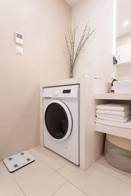 Dream Apartment - Central And Quiet With Ac And Free Parking Garage Wien Eksteriør bilde