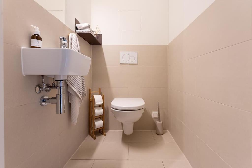 Dream Apartment - Central And Quiet With Ac And Free Parking Garage Wien Eksteriør bilde